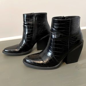 Black Madden Girl Crocodile Booties, size 8.5 Medium